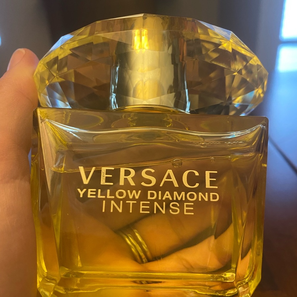Versace Yellow Diamond INTENSE
